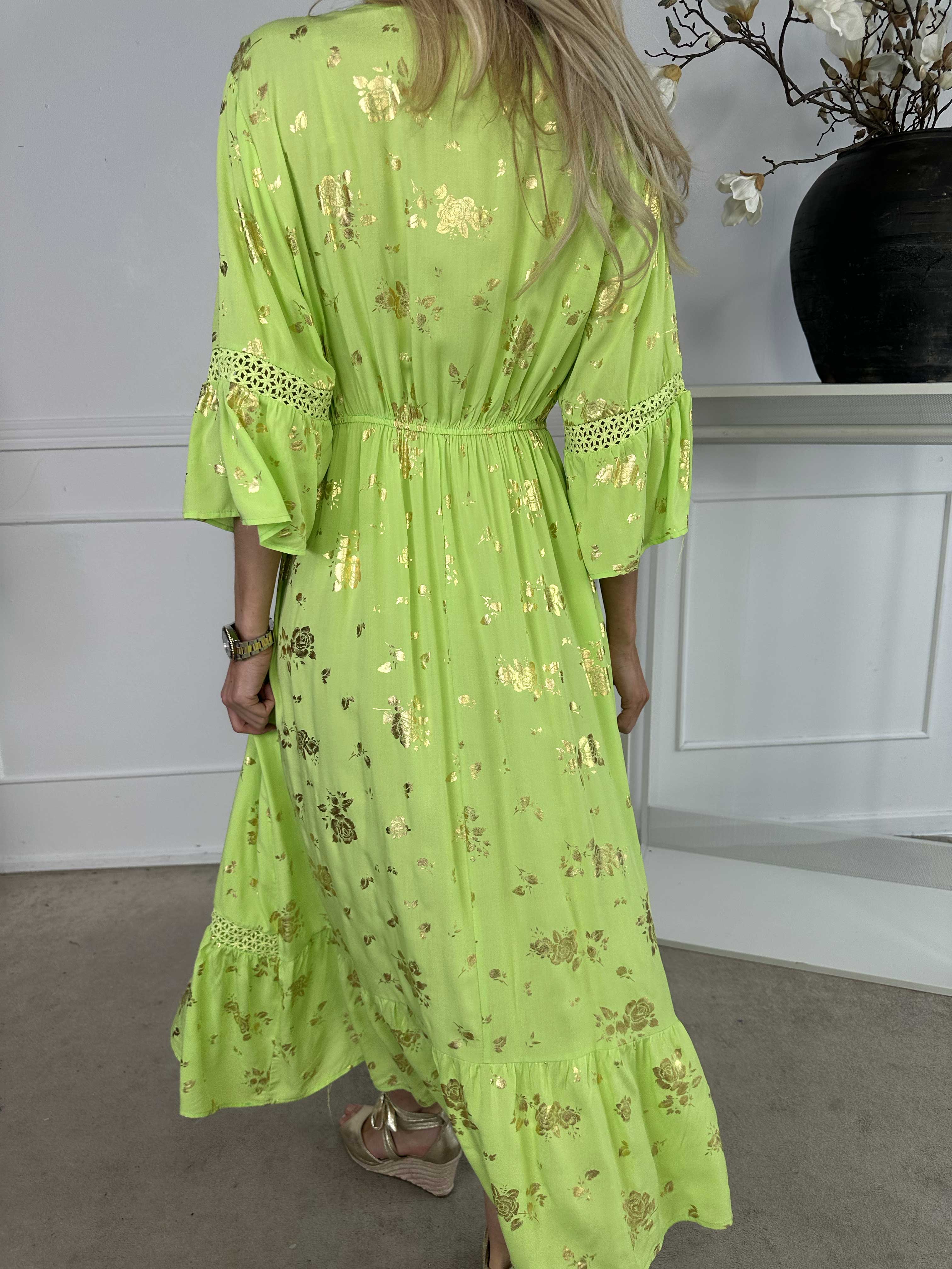 Pernilla - Kjole med guld blomster og broderinger